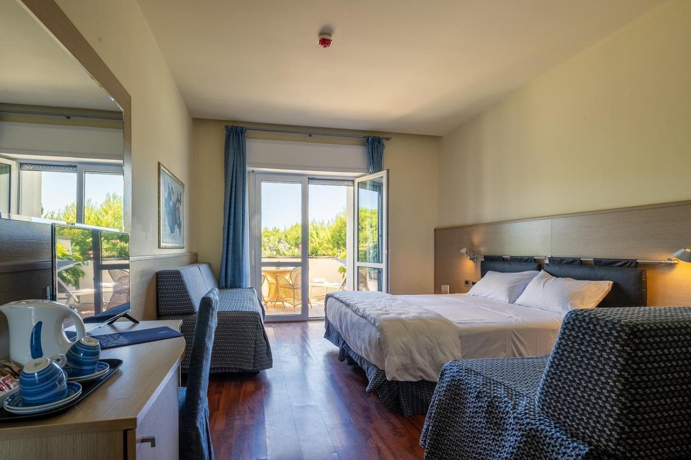 Il Tridente Hotel Бибионе Экстерьер фото