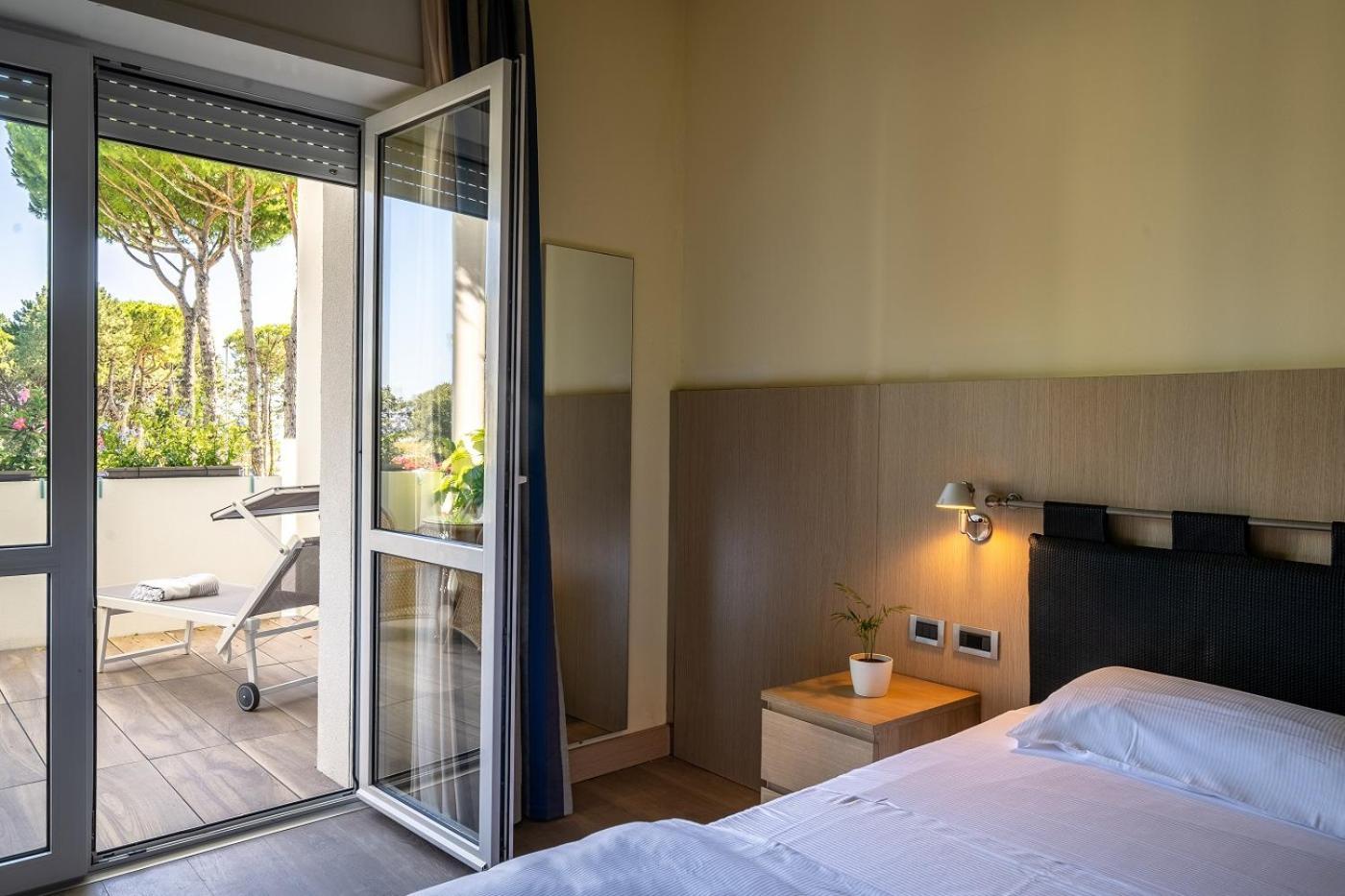 Il Tridente Hotel Бибионе Экстерьер фото