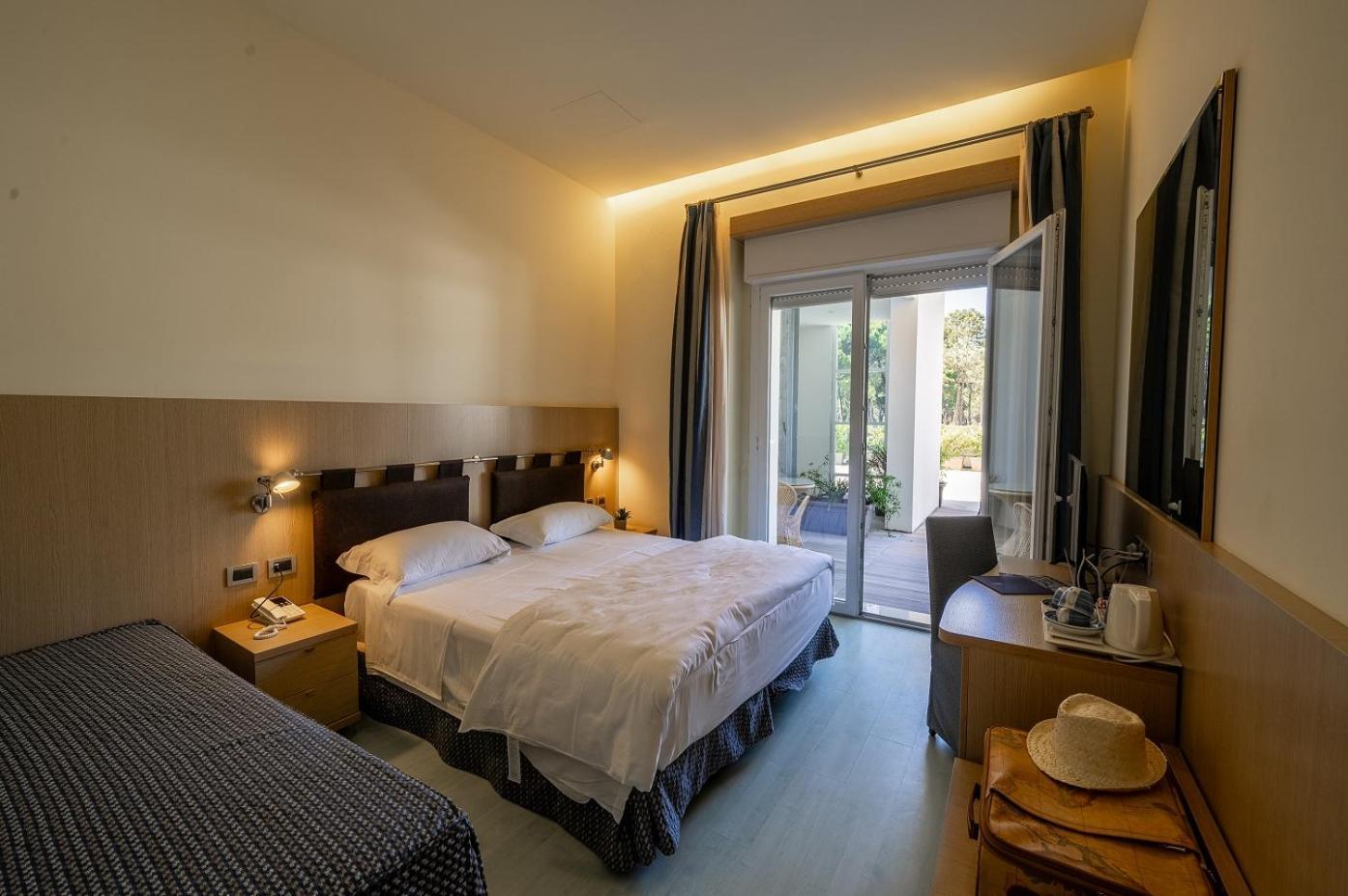 Il Tridente Hotel Бибионе Экстерьер фото