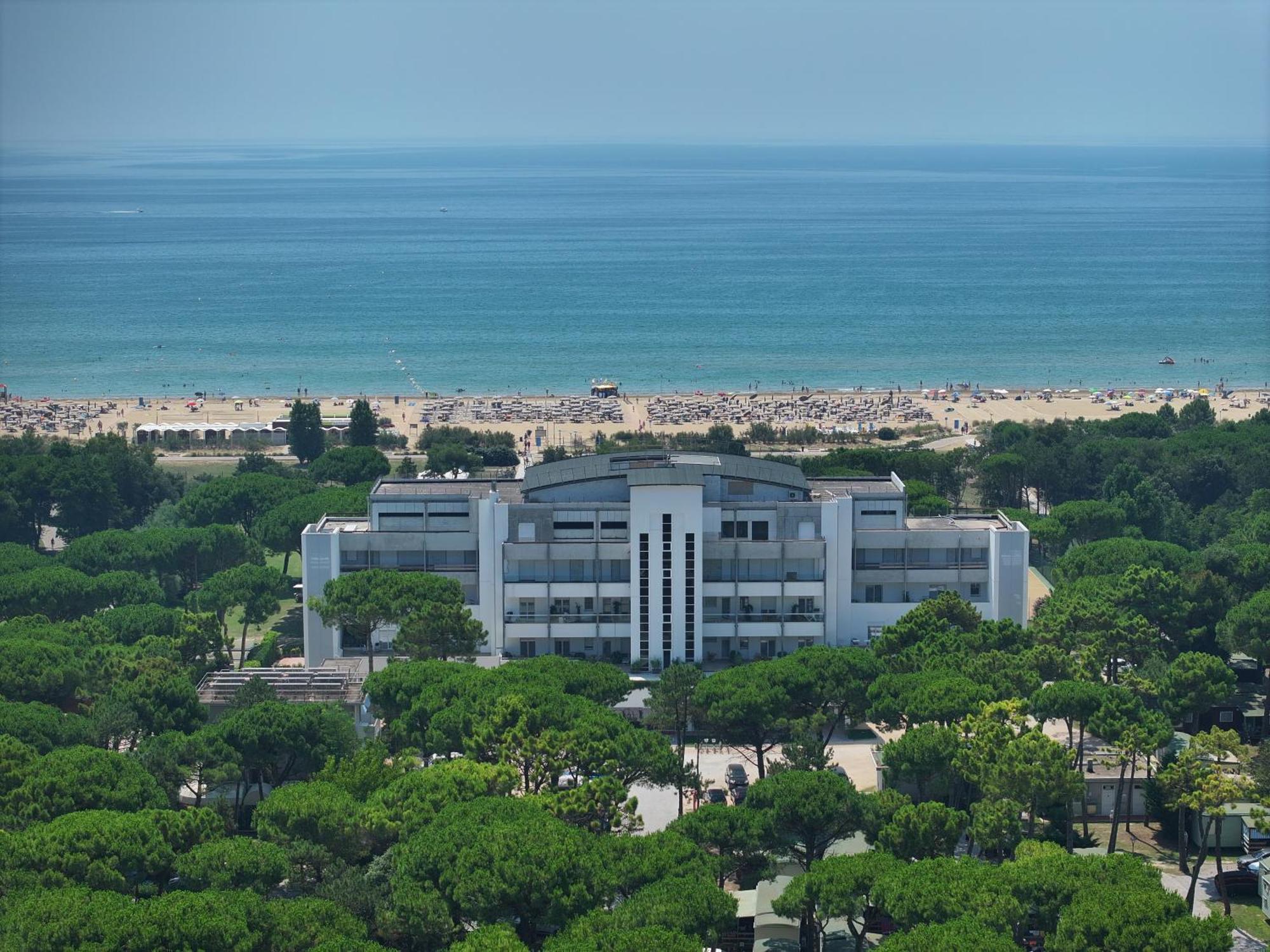 Il Tridente Hotel Бибионе Экстерьер фото