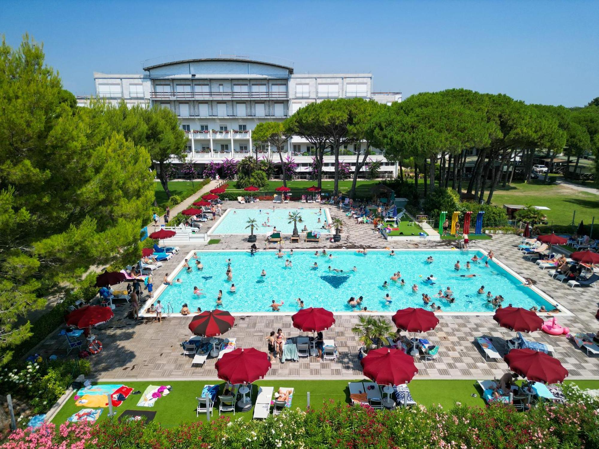Il Tridente Hotel Бибионе Экстерьер фото