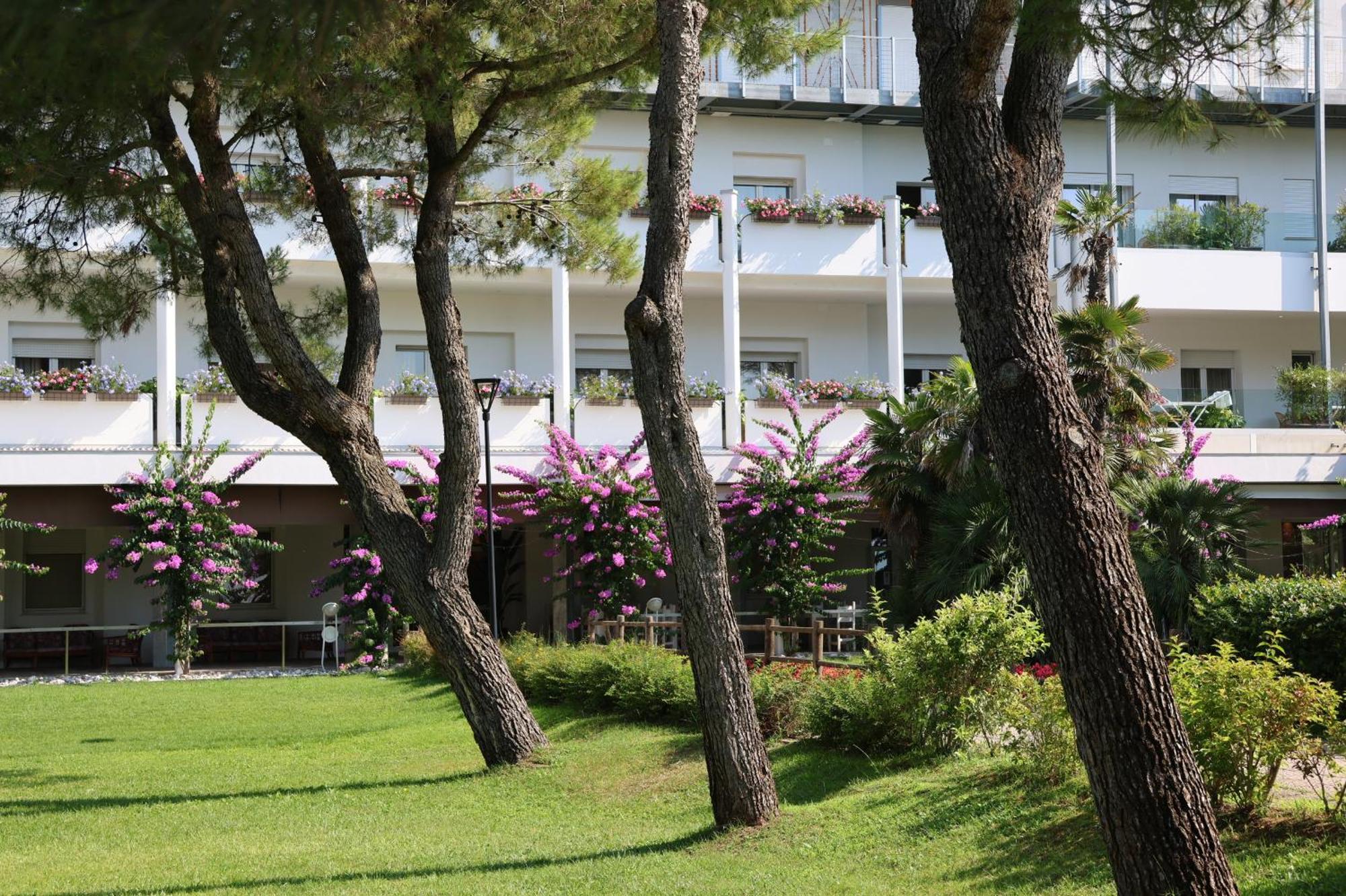 Il Tridente Hotel Бибионе Экстерьер фото