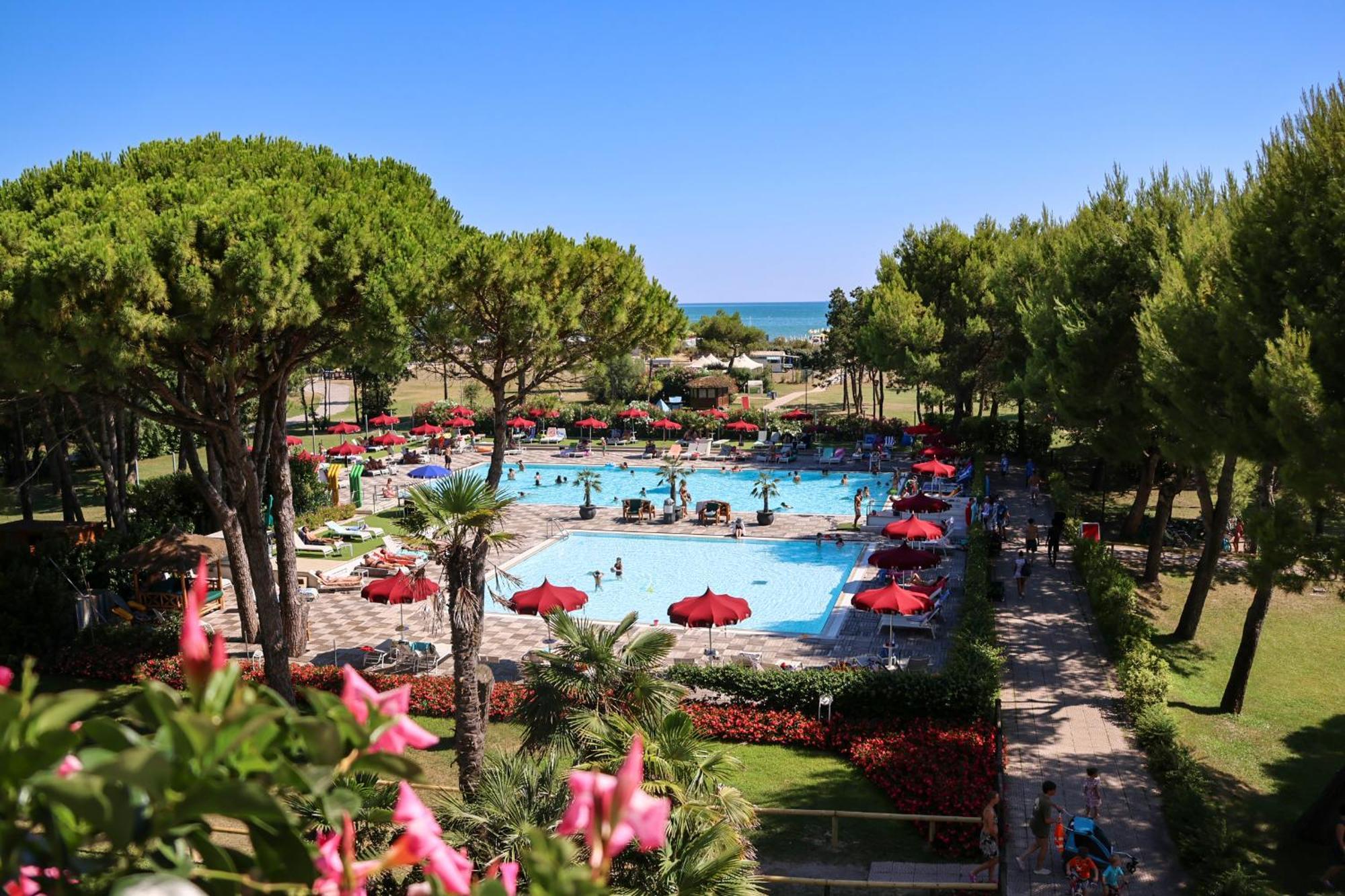 Il Tridente Hotel Бибионе Экстерьер фото