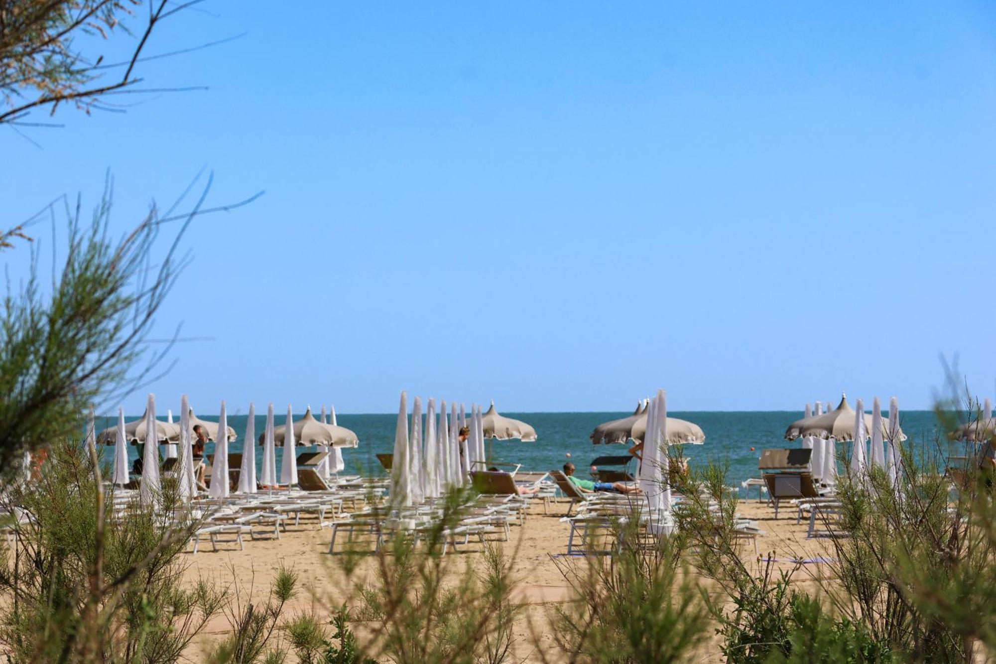 Il Tridente Hotel Бибионе Экстерьер фото