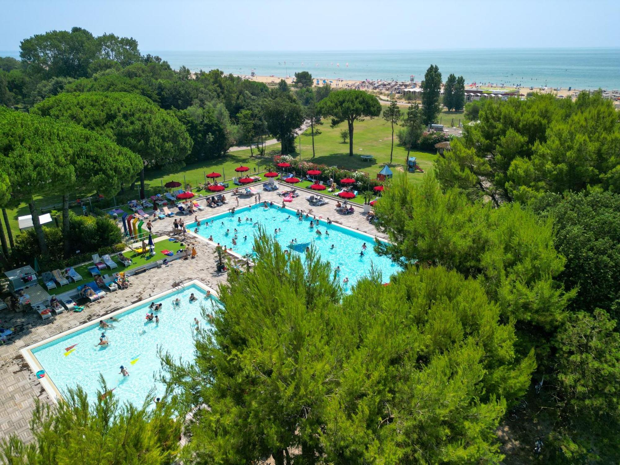 Il Tridente Hotel Бибионе Экстерьер фото