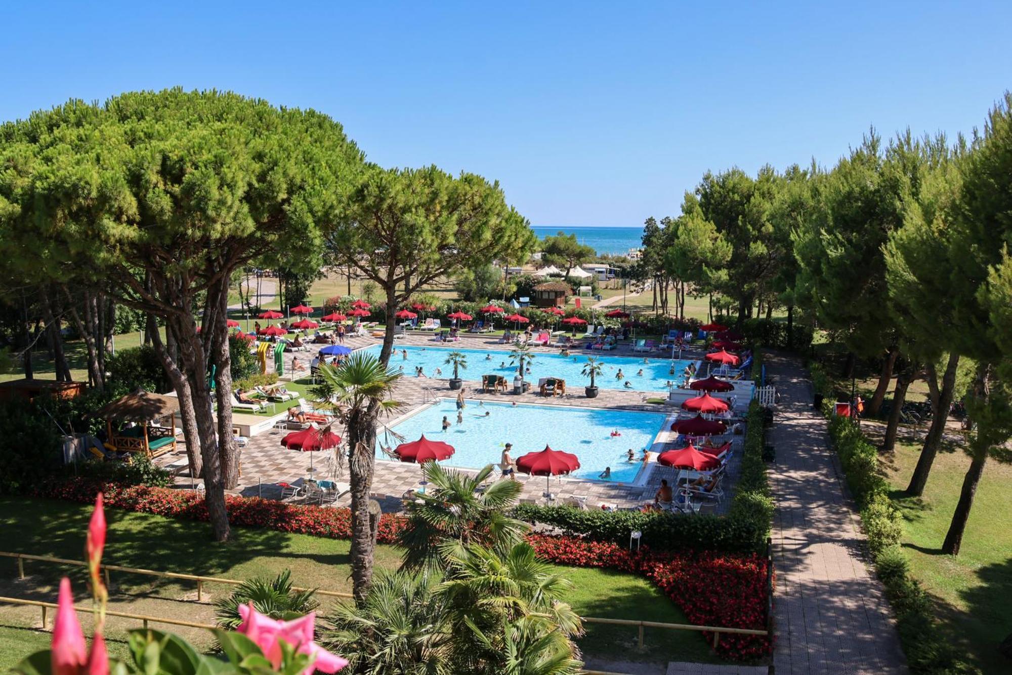 Il Tridente Hotel Бибионе Экстерьер фото