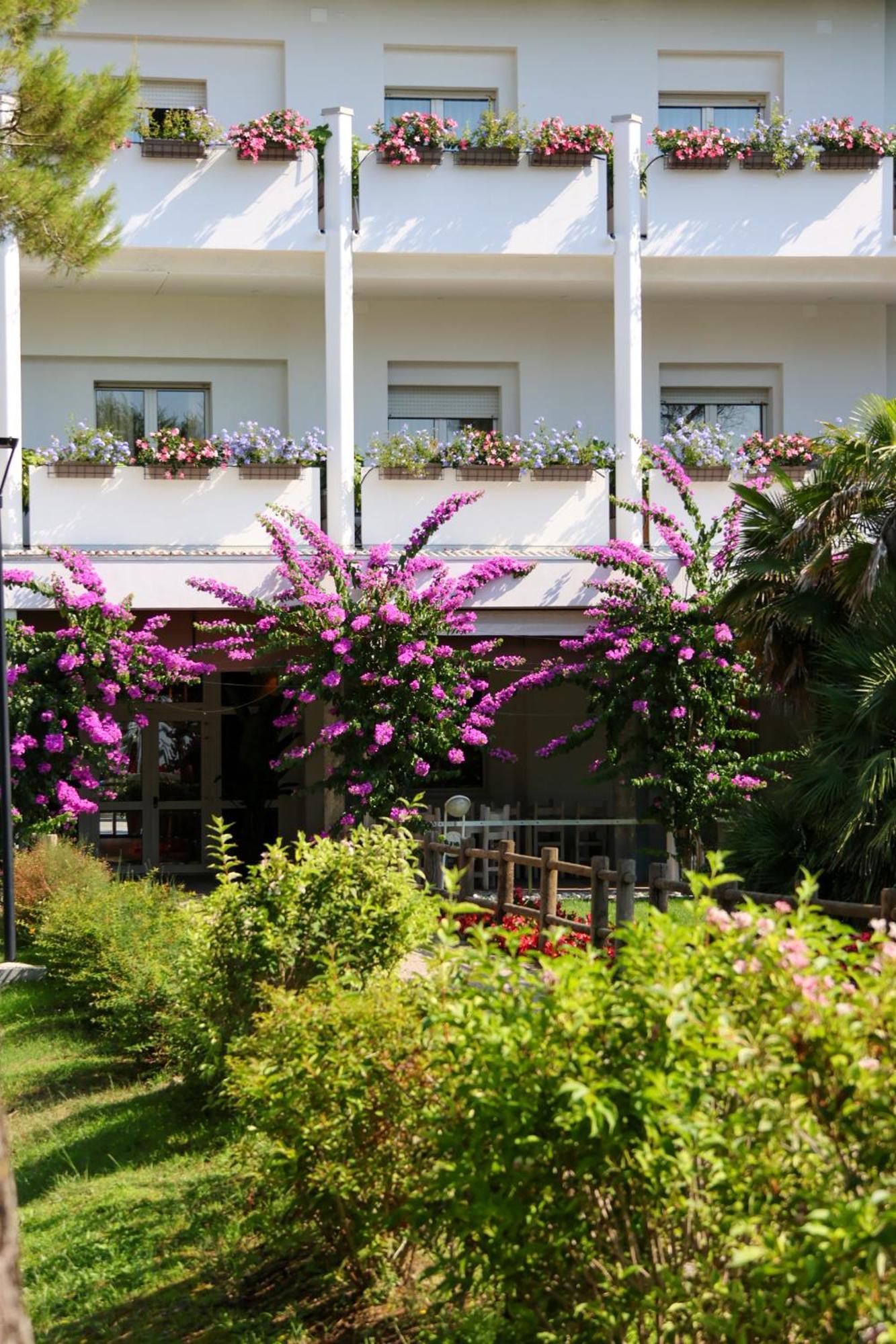 Il Tridente Hotel Бибионе Экстерьер фото