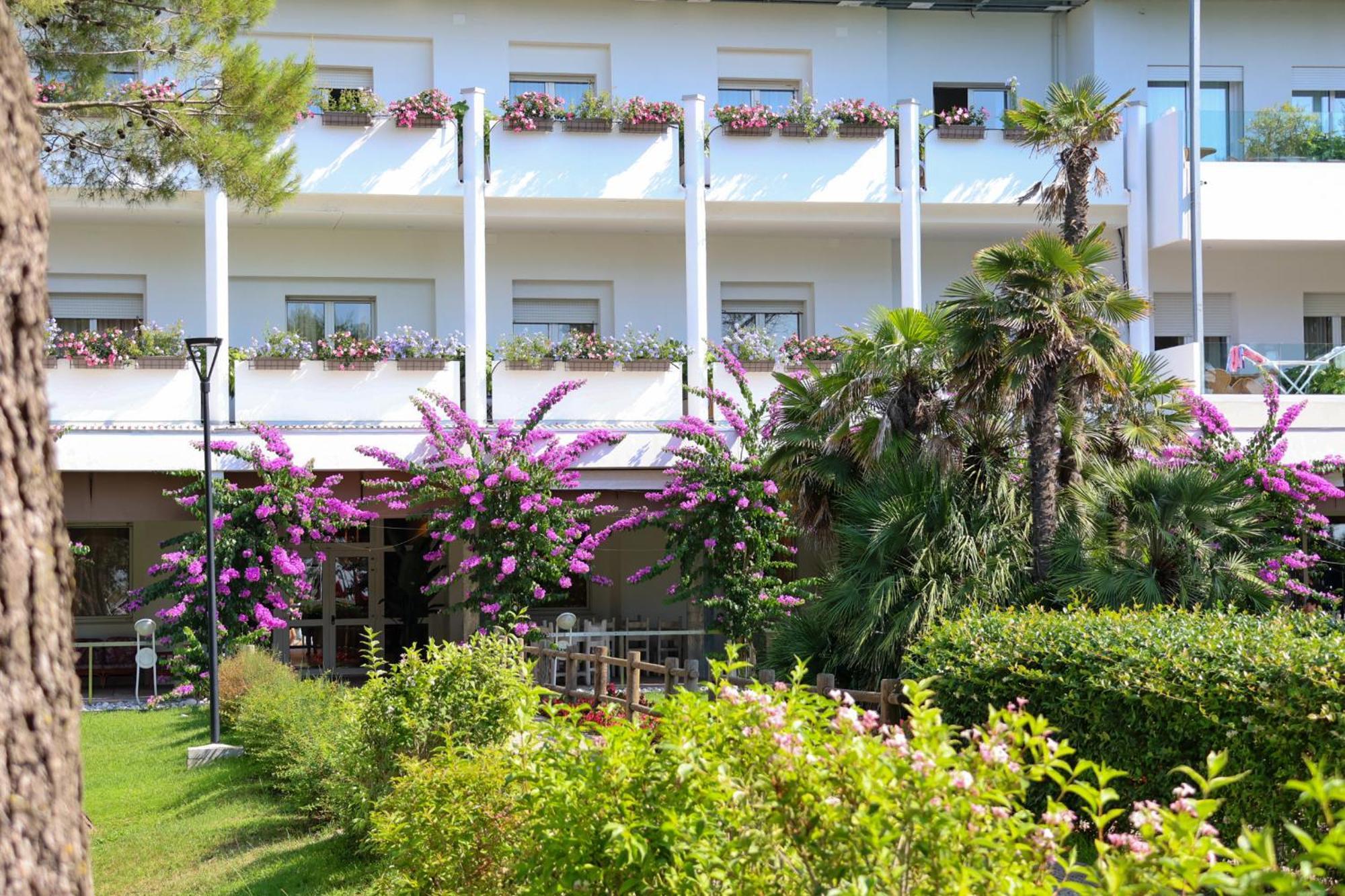 Il Tridente Hotel Бибионе Экстерьер фото