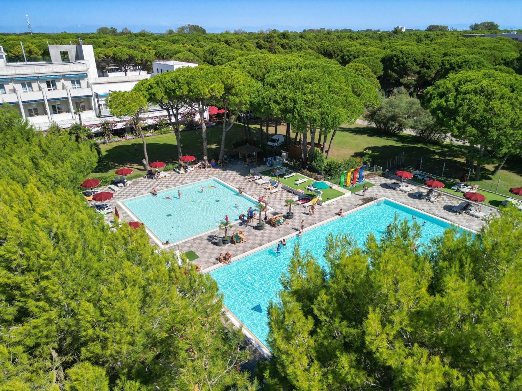 Il Tridente Hotel Бибионе Экстерьер фото
